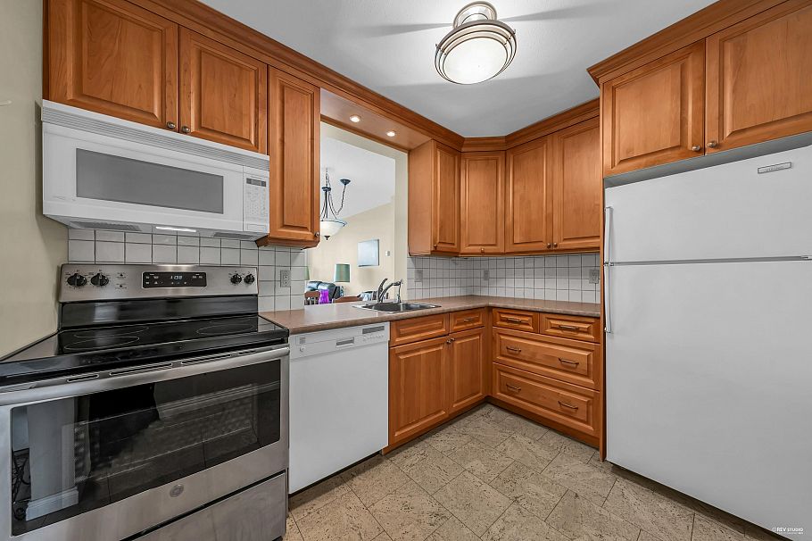 1010 2004 Fullerton Avenue North Vancouver, BC - 10