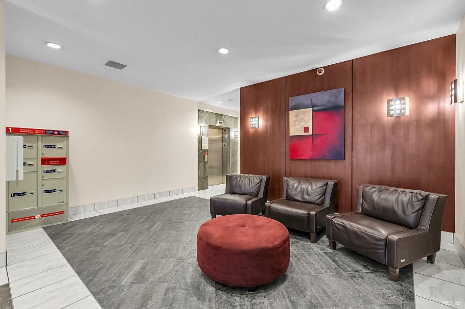 409 100 E Esplanade Street North Vancouver, BC - 27