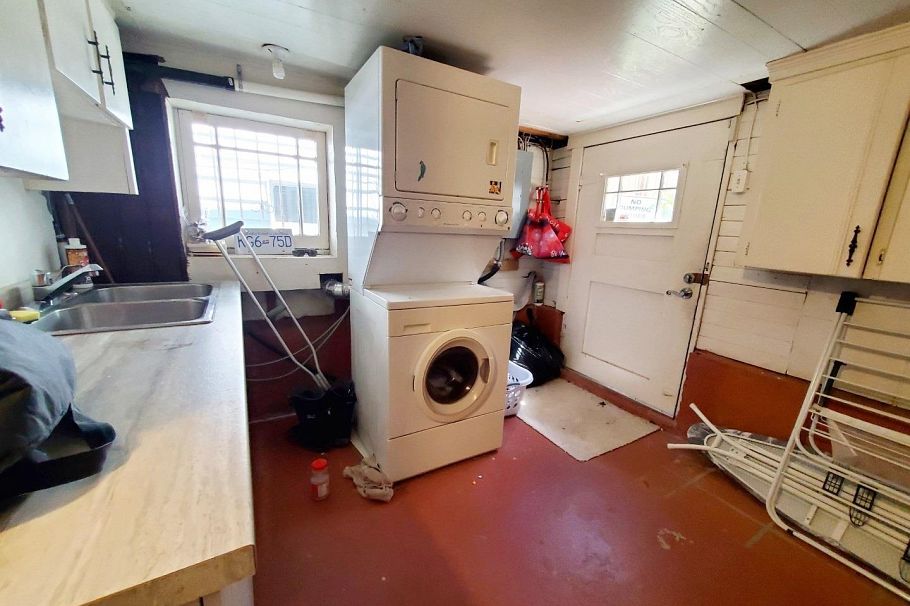 3542 W 16th Avenue Vancouver, BC - 9