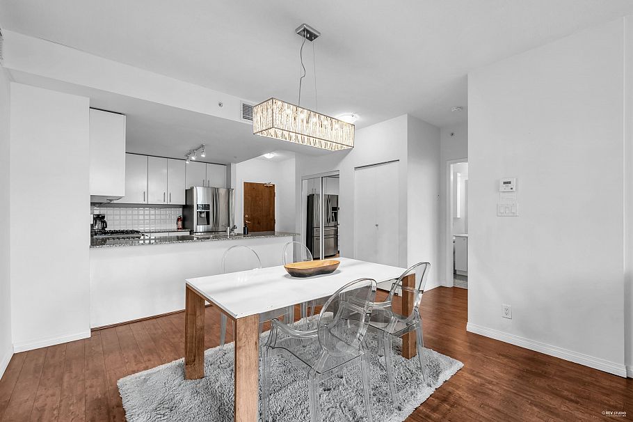 409 100 E Esplanade Street North Vancouver, BC - 9