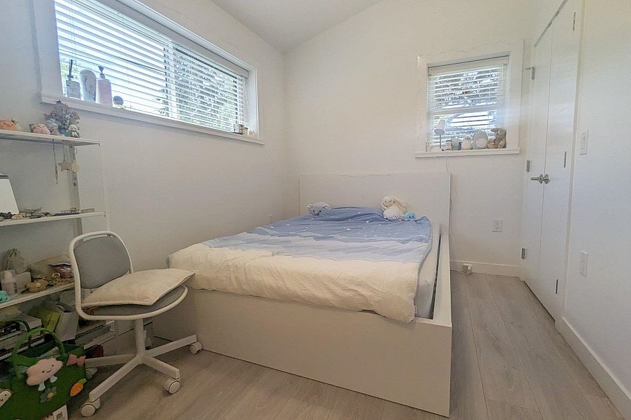 3542 W 16th Avenue Vancouver, BC - 20