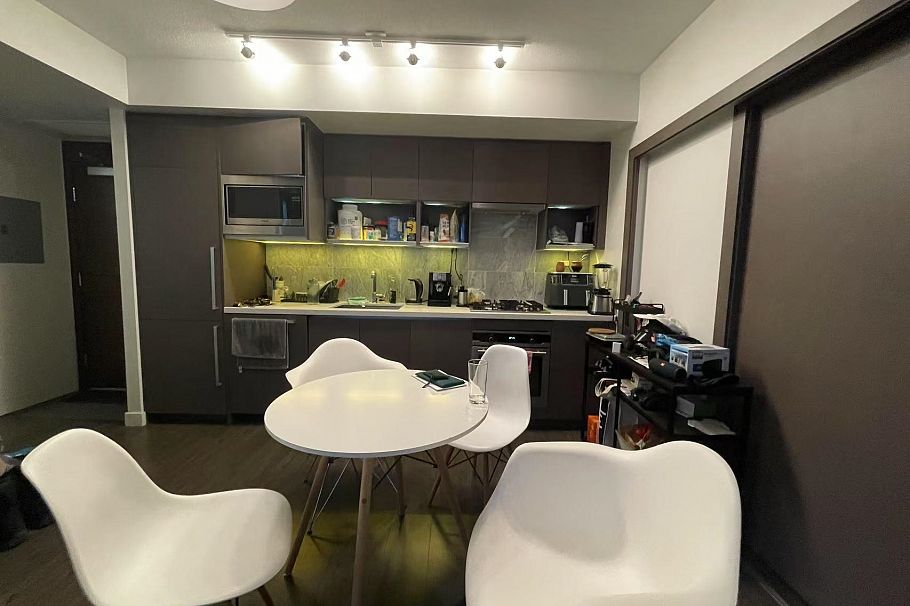 1817 68 Smithe Street Vancouver, BC - 2