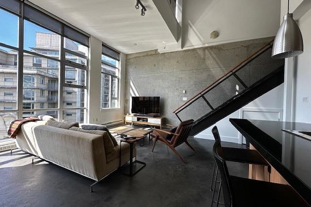 603 2635 Prince Edward Street Vancouver, BC - 3