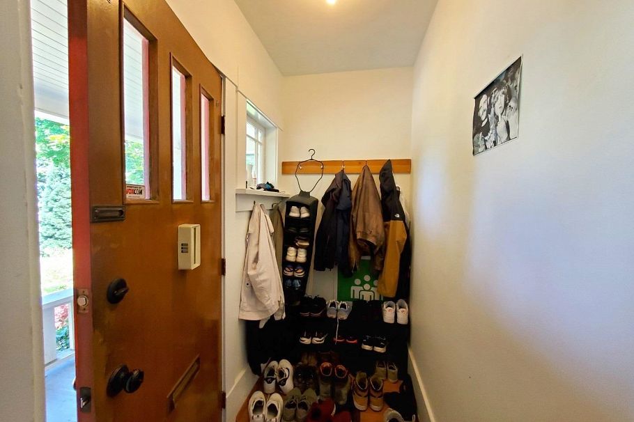 3542 W 16th Avenue Vancouver, BC - 2