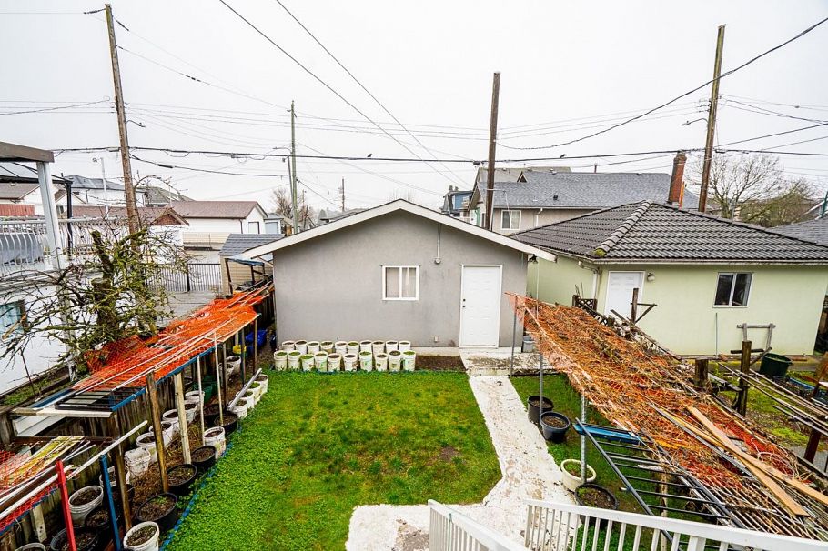 1866 Nanaimo Street Vancouver, BC - 30