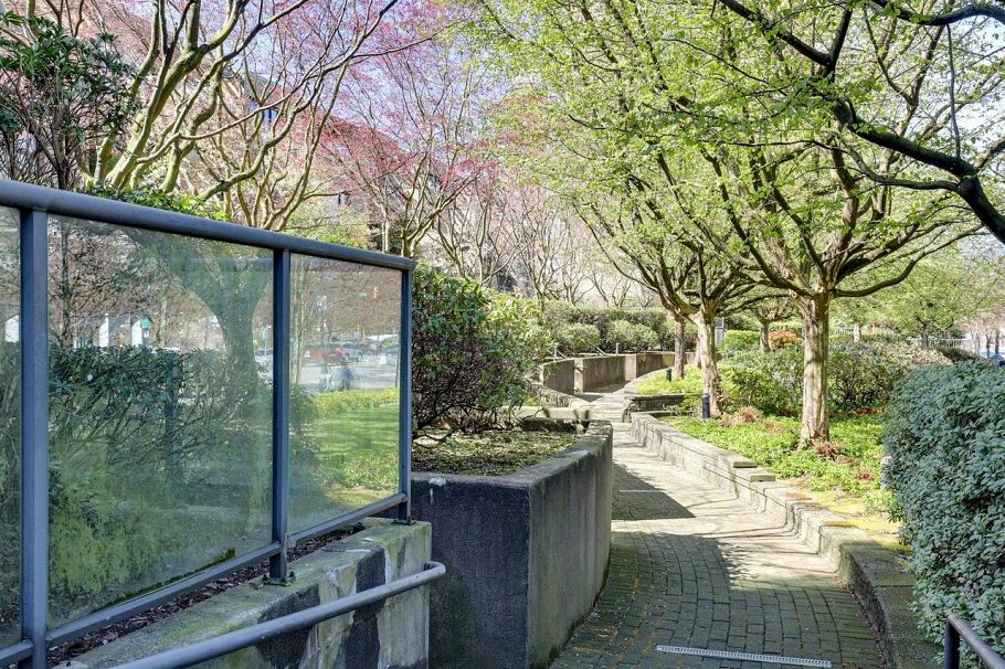 2406 1723 Alberni Street Vancouver, BC - 23