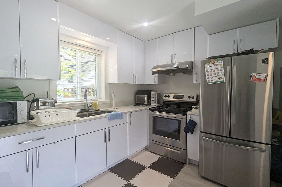 3542 W 16th Avenue Vancouver, BC - 16