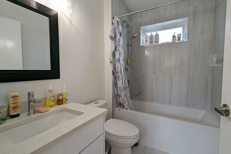 3542 W 16th Avenue Vancouver, BC - 21