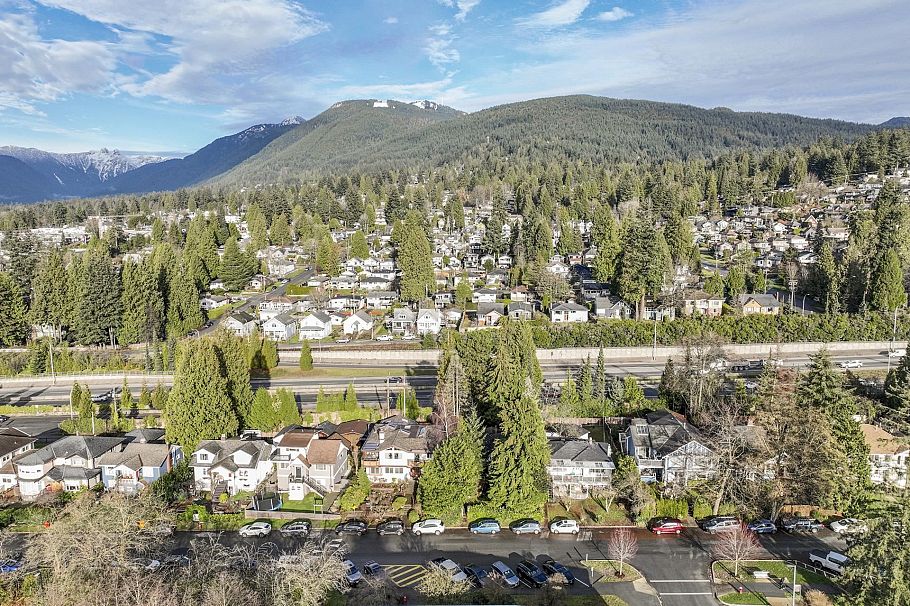 234 E 24th Street North Vancouver, BC - 3