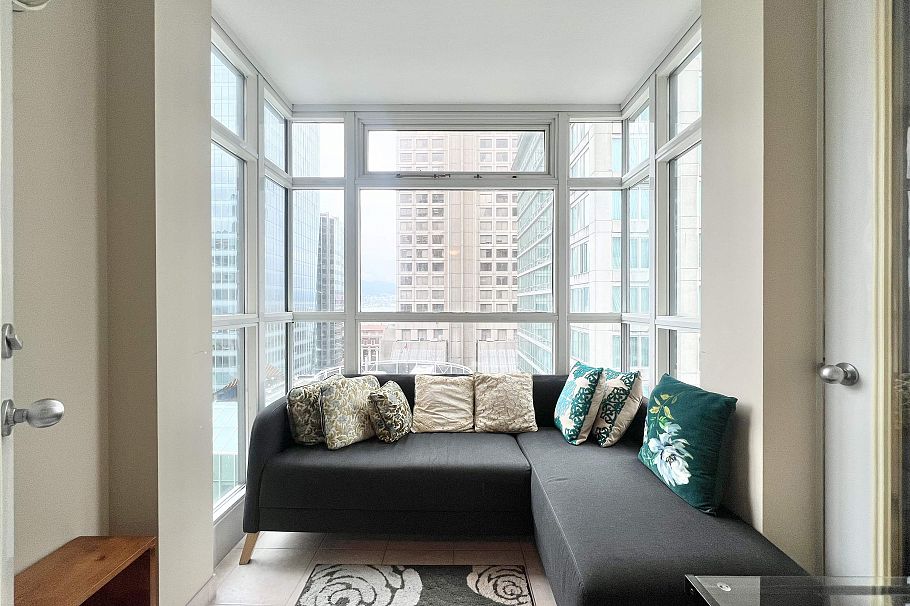 907 438 Seymour Street Vancouver, BC - 3