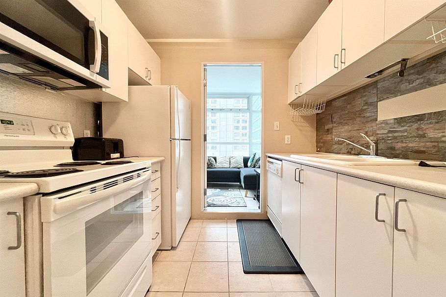 907 438 Seymour Street Vancouver, BC - 2