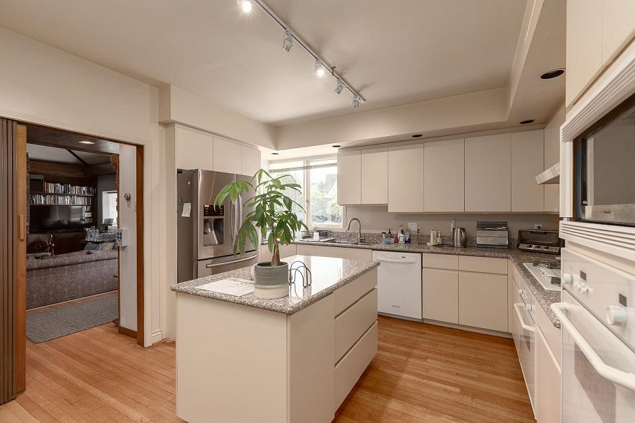 1516 Wesbrook Crescent Vancouver, BC - 11