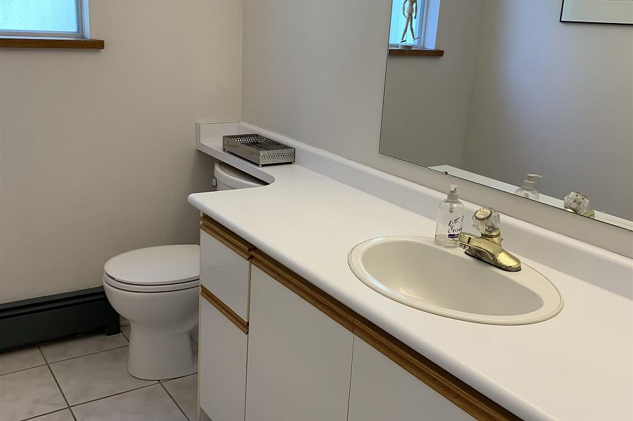 4227 W 14th Avenue Vancouver, BC - 17