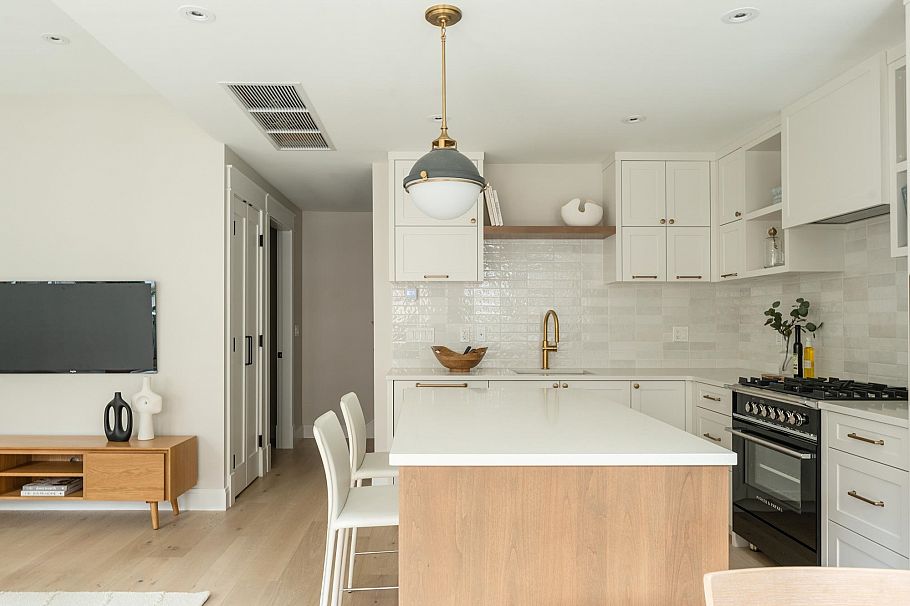 1458 W 45th Avenue Vancouver, BC - 4