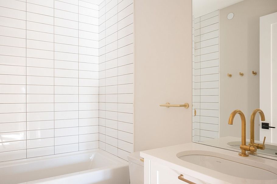 1458 W 45th Avenue Vancouver, BC - 20