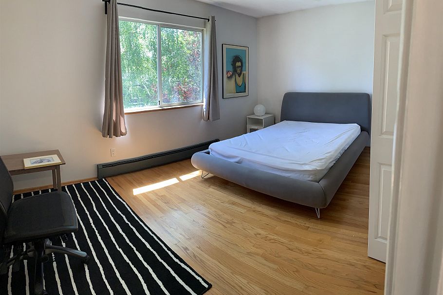 4227 W 14th Avenue Vancouver, BC - 9