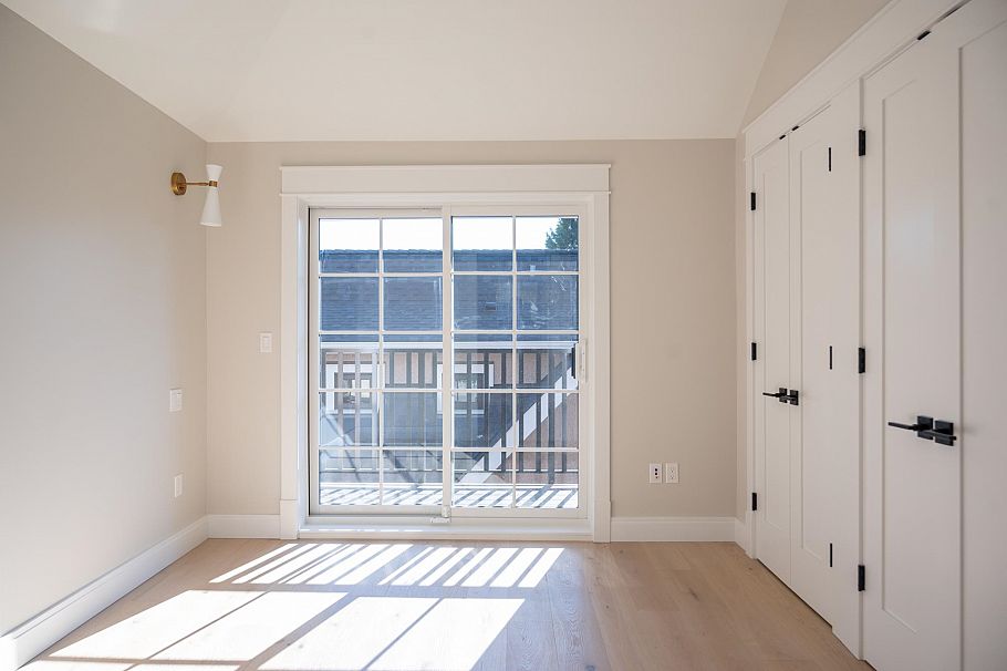 1458 W 45th Avenue Vancouver, BC - 15