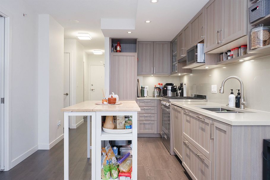 2503 5470 Ormidale Street Vancouver, BC - 3