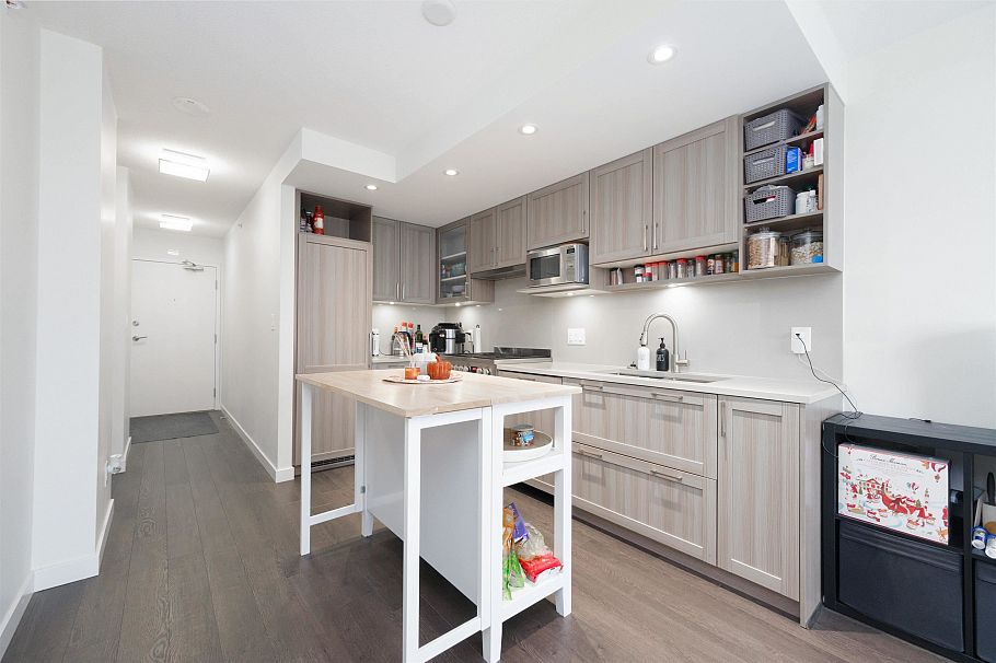 2503 5470 Ormidale Street Vancouver, BC - 2