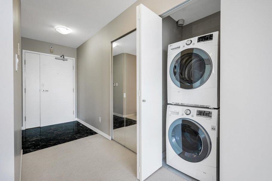 1901 1201 Marinaside Crescent Vancouver, BC - 3