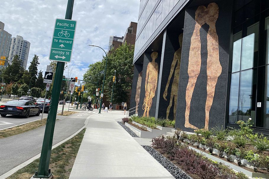 2301 889 Pacific Street Vancouver, BC - 3