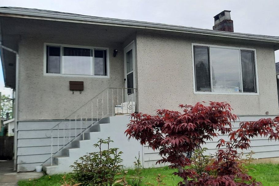 2396 E 33rd Avenue Vancouver, BC - 1