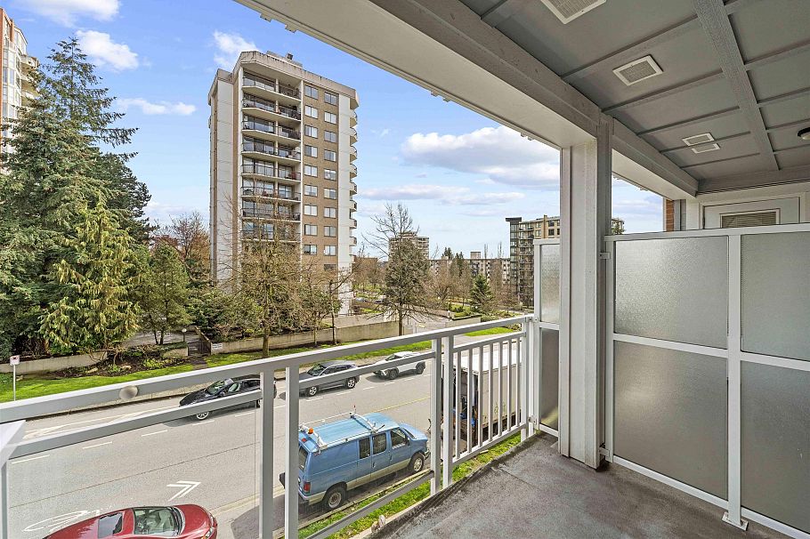 305 717 Chesterfield Avenue North Vancouver, BC - 23