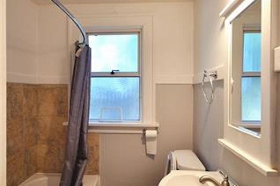 3716 W 16th Avenue Vancouver, BC - 23