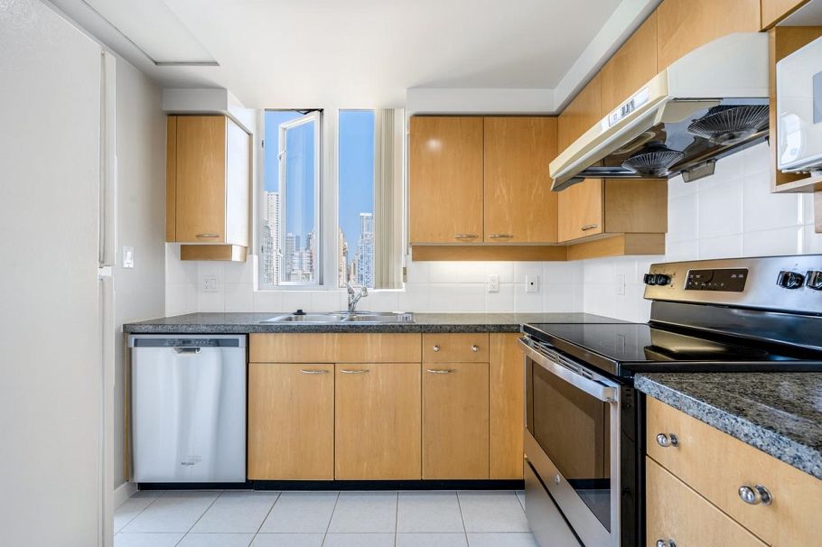 1901 1201 Marinaside Crescent Vancouver, BC - 9