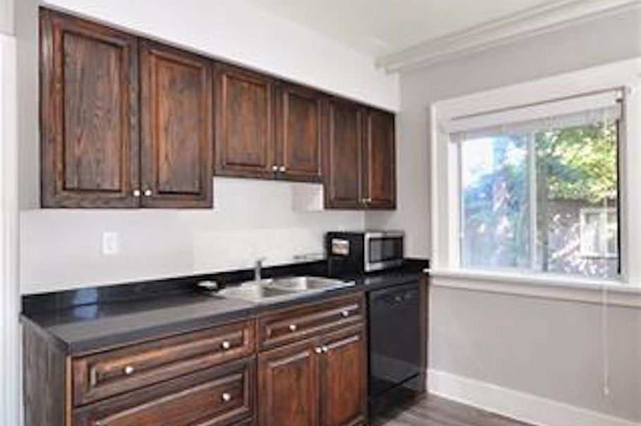 3716 W 16th Avenue Vancouver, BC - 17