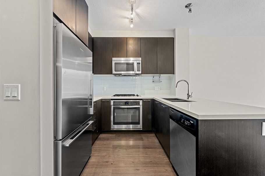 305 717 Chesterfield Avenue North Vancouver, BC - 4