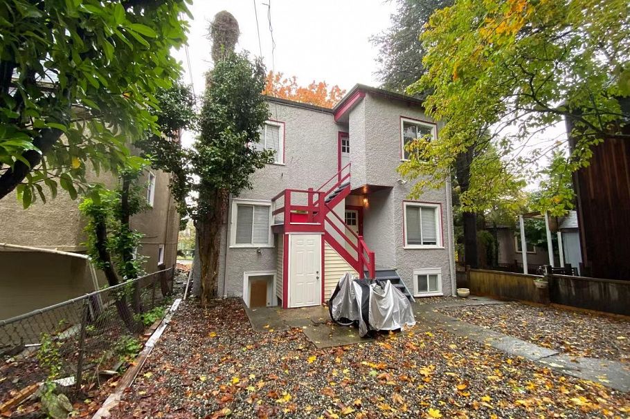 3716 W 16th Avenue Vancouver, BC - 2
