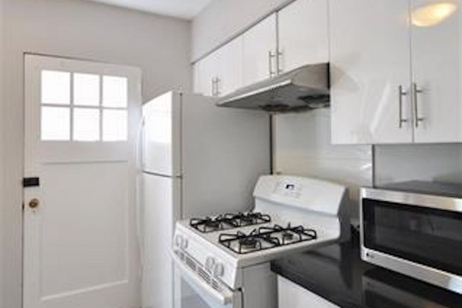 3716 W 16th Avenue Vancouver, BC - 11