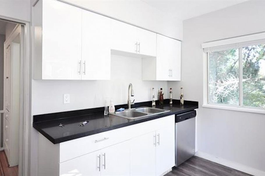 3716 W 16th Avenue Vancouver, BC - 12