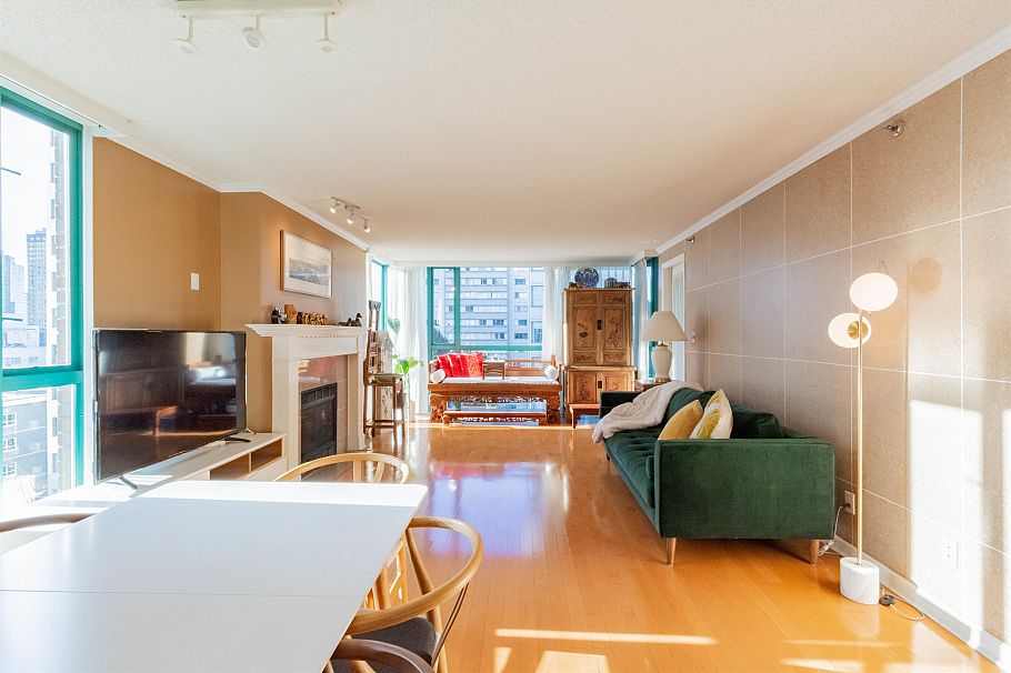 801 1132 Haro Street Vancouver, BC - 3