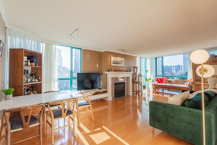 801 1132 Haro Street Vancouver, BC - 4