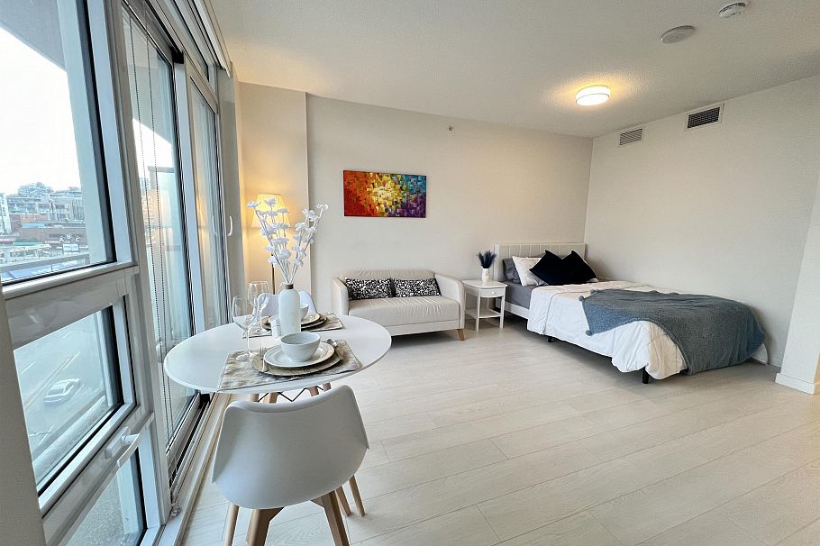 809 180 E 2nd Avenue Vancouver, BC - 2