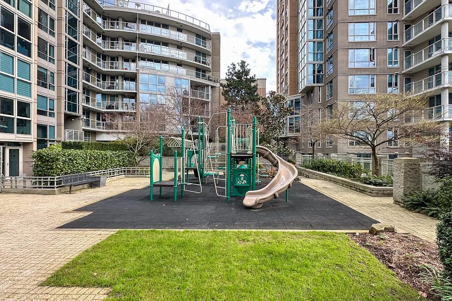 701 1318 Homer Street Vancouver, BC - 24