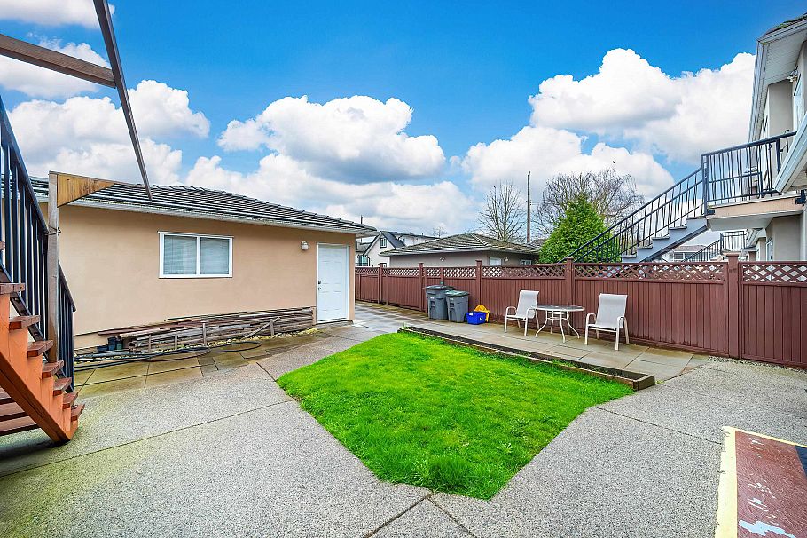 3320 E 43rd Avenue Vancouver, BC - 24