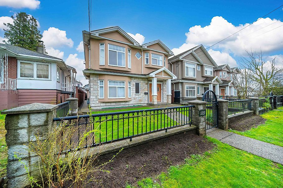 3320 E 43rd Avenue Vancouver, BC - 28