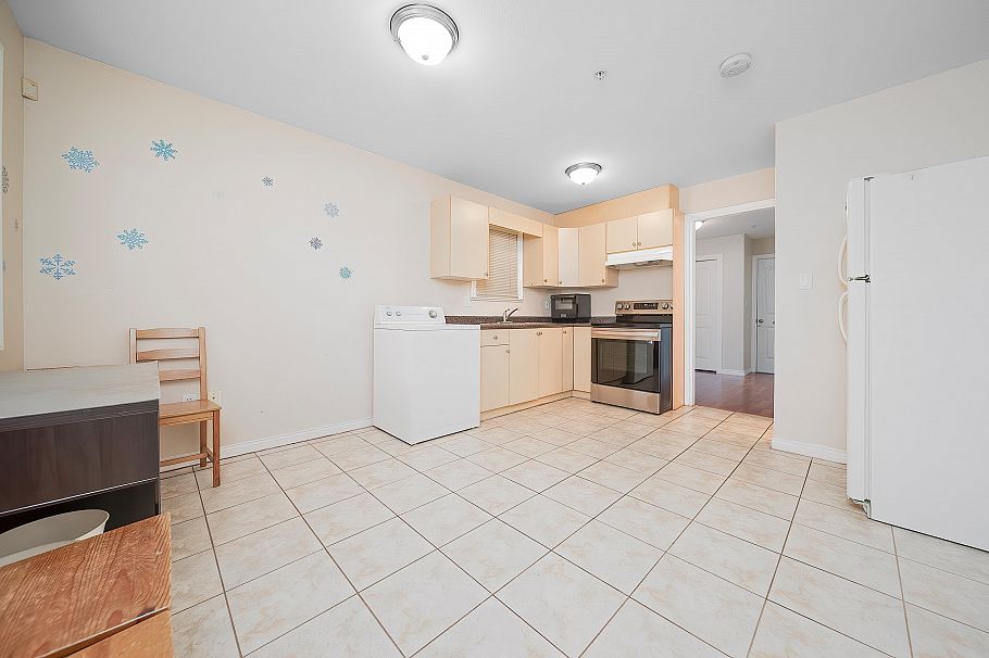 3320 E 43rd Avenue Vancouver, BC - 29