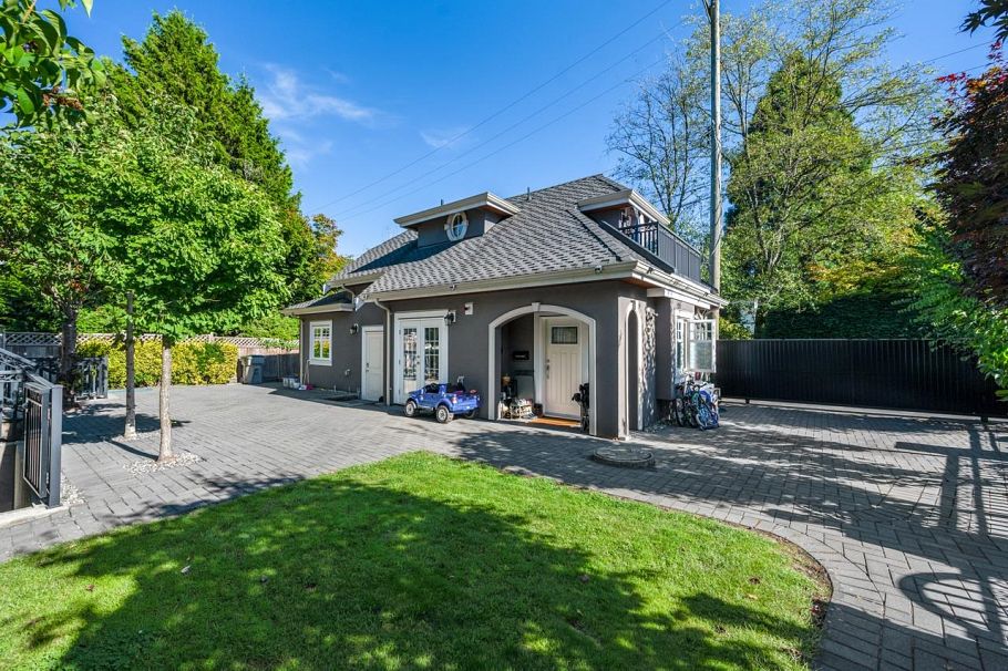 738 W 54th Avenue Vancouver, BC - 5