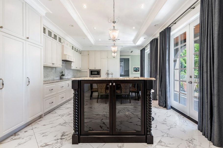 738 W 54th Avenue Vancouver, BC - 10