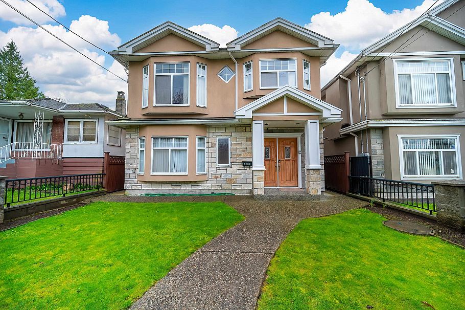 3320 E 43rd Avenue Vancouver, BC - 1