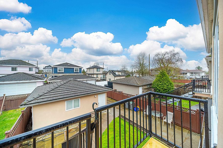 3320 E 43rd Avenue Vancouver, BC - 30