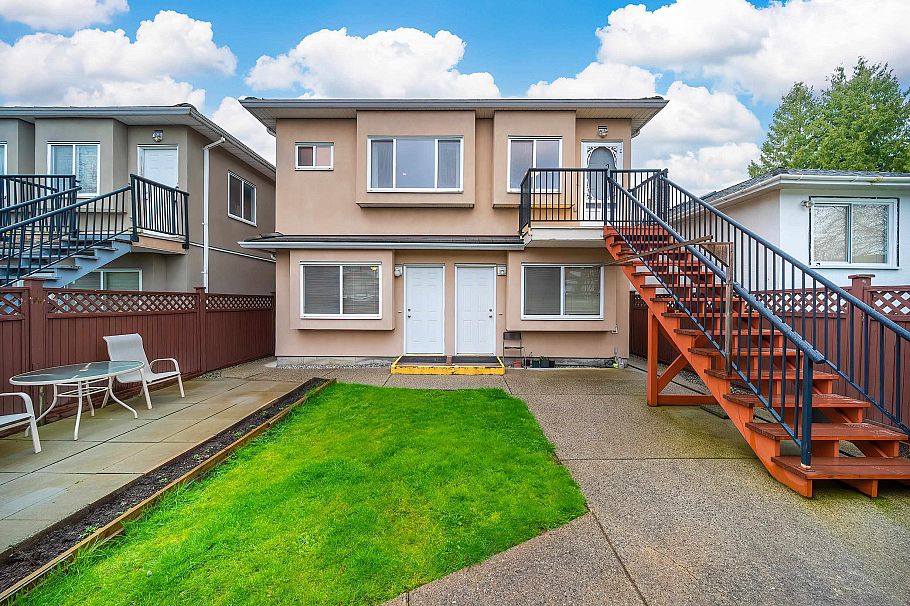 3320 E 43rd Avenue Vancouver, BC - 22