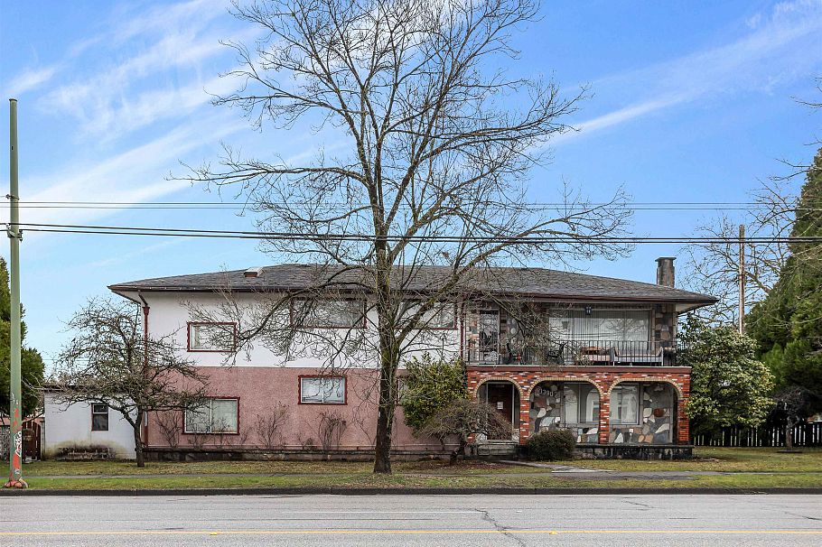 3390 Nanaimo Street Vancouver, BC - 1