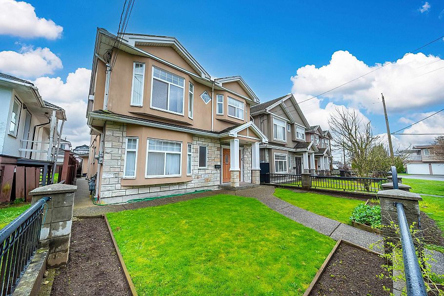 3320 E 43rd Avenue Vancouver, BC - 34