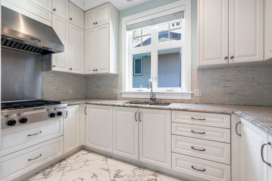 738 W 54th Avenue Vancouver, BC - 13