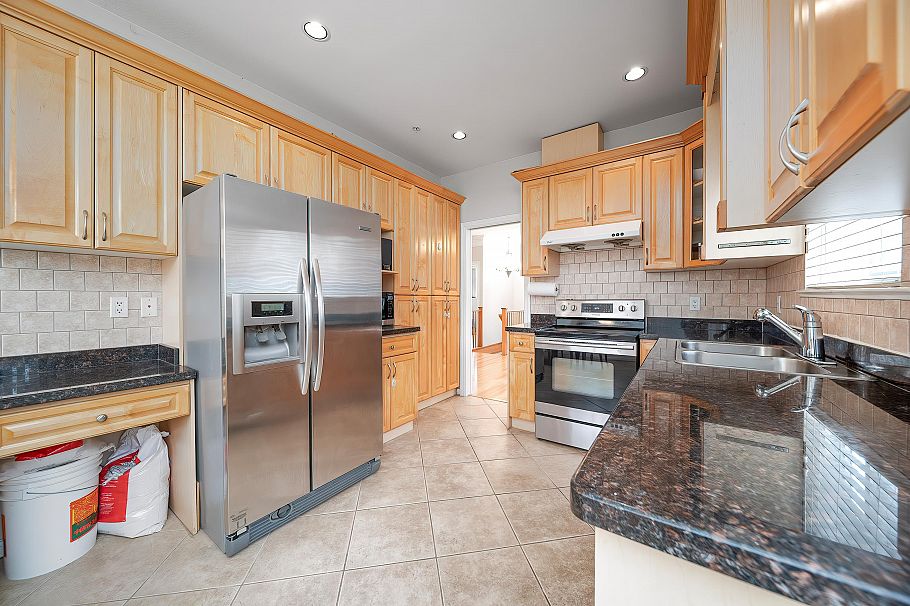 3320 E 43rd Avenue Vancouver, BC - 10